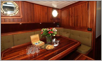 Aaltje Engelina Küche und Salon hinten