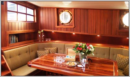 Aaltje Engelina Küche und Salon hinten