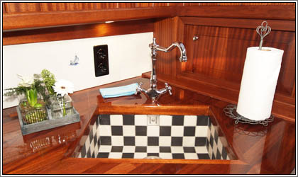 Aaltje Engelina Küche und Salon hinten