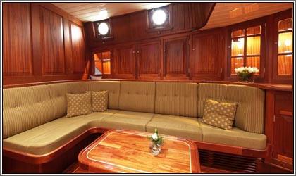 Aaltje Engelina Lounge vorn Backbord